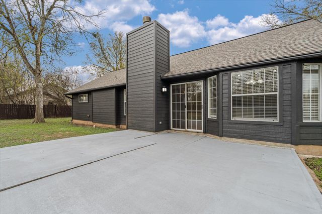 134 Laumaia LN, Bastrop, TX 78602