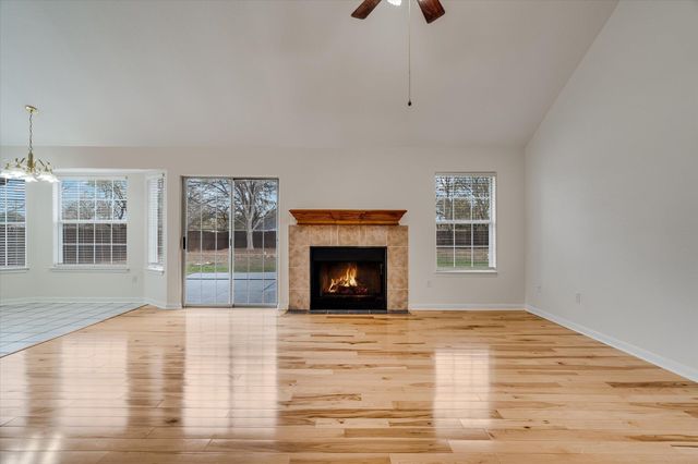 134 Laumaia LN, Bastrop, TX 78602