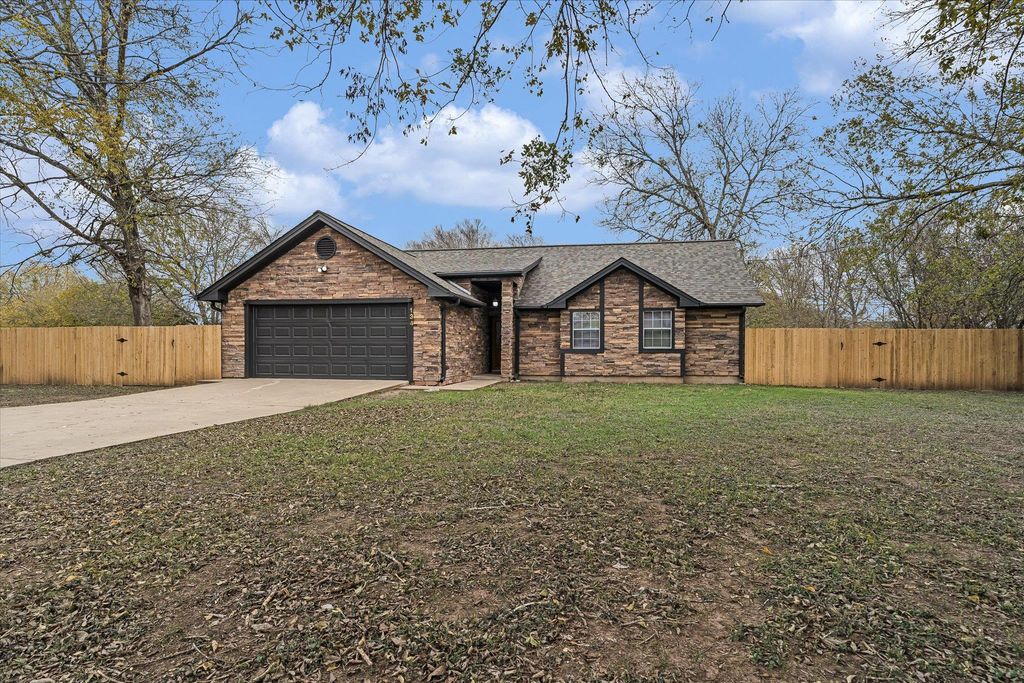 134 Laumaia LN, Bastrop, TX 78602