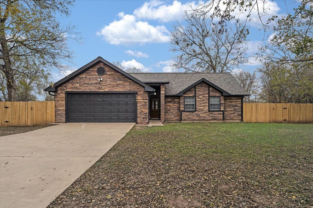 134 Laumaia LN, Bastrop, TX 78602