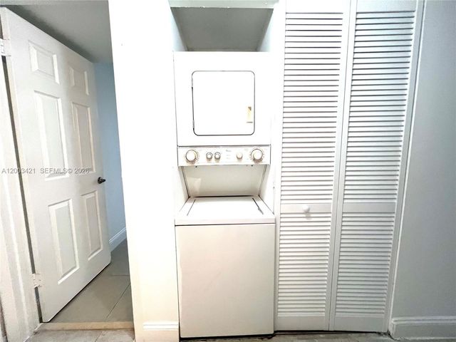 210 Lake Pointe Dr 112, Oakland Park, FL 33309