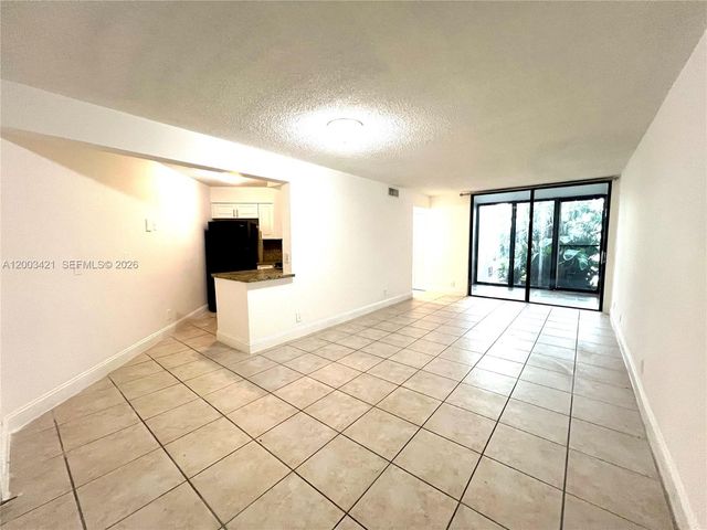 210 Lake Pointe Dr 112, Oakland Park, FL 33309