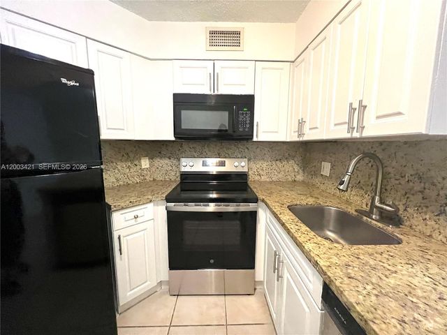 210 Lake Pointe Dr 112, Oakland Park, FL 33309