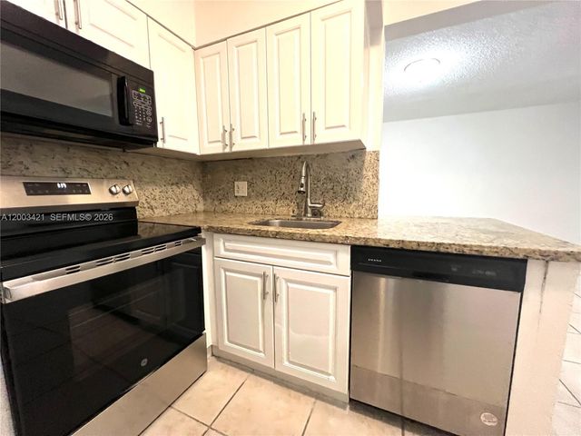 210 Lake Pointe Dr 112, Oakland Park, FL 33309