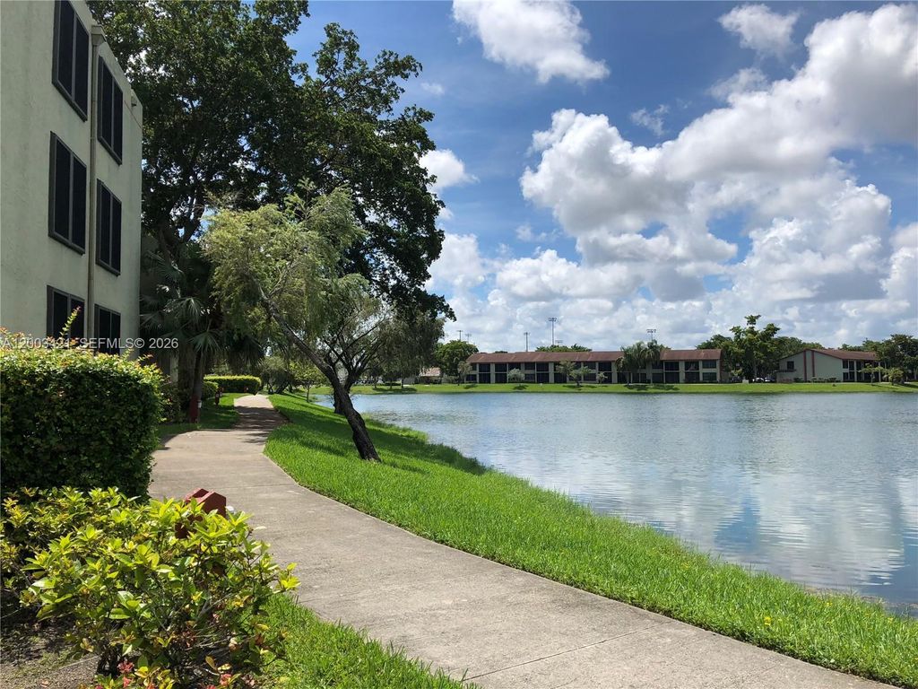 210 Lake Pointe Dr 112, Oakland Park, FL 33309