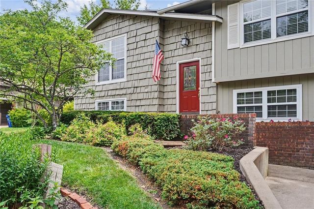3011 Tomahawk Drive, Lawrence, KS 66049