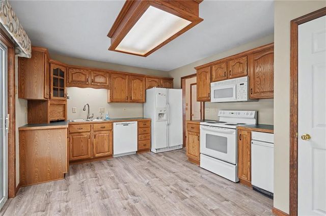 3011 Tomahawk Drive, Lawrence, KS 66049