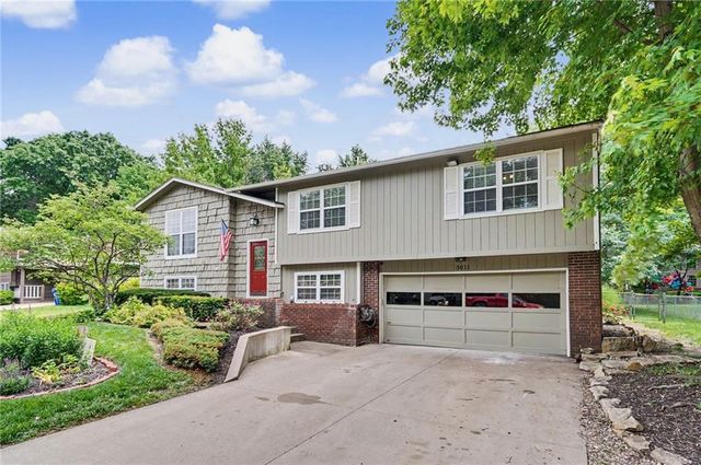 3011 Tomahawk Drive, Lawrence, KS 66049