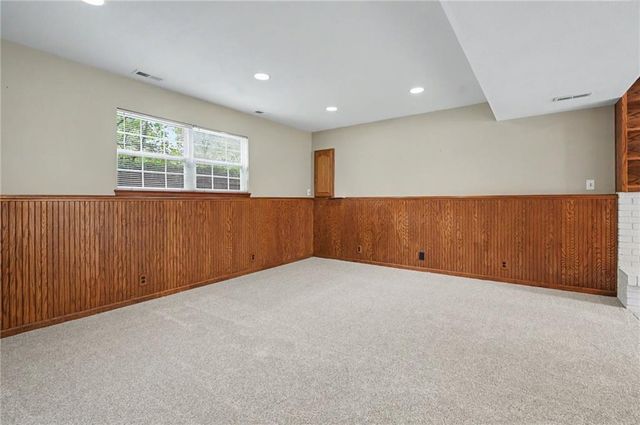 3011 Tomahawk Drive, Lawrence, KS 66049