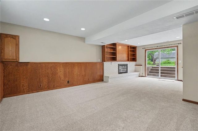 3011 Tomahawk Drive, Lawrence, KS 66049