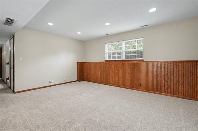 3011 Tomahawk Drive, Lawrence, KS 66049