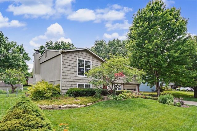 3011 Tomahawk Drive, Lawrence, KS 66049