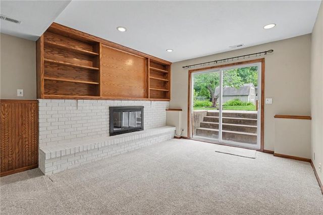 3011 Tomahawk Drive, Lawrence, KS 66049