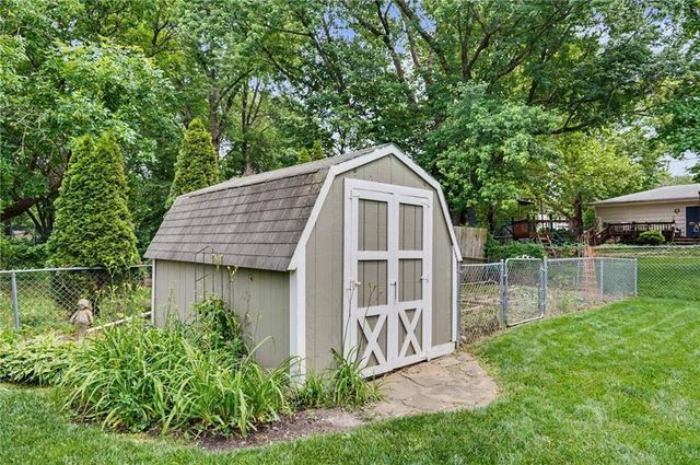 3011 Tomahawk Drive, Lawrence, KS 66049