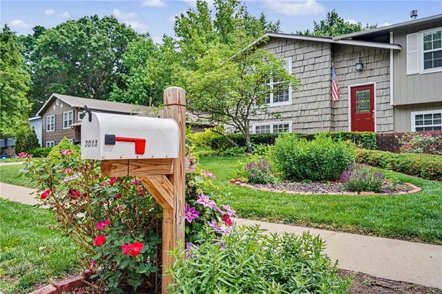 3011 Tomahawk Drive, Lawrence, KS 66049