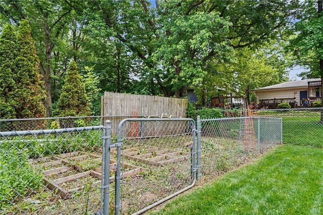 3011 Tomahawk Drive, Lawrence, KS 66049