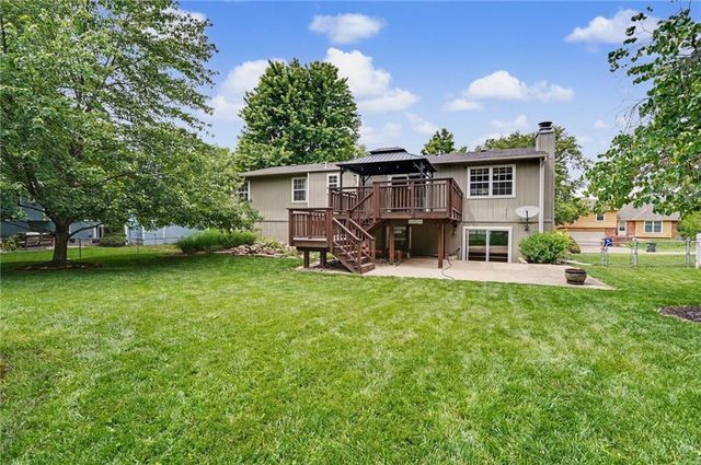 3011 Tomahawk Drive, Lawrence, KS 66049
