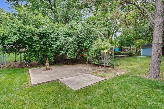 3011 Tomahawk Drive, Lawrence, KS 66049