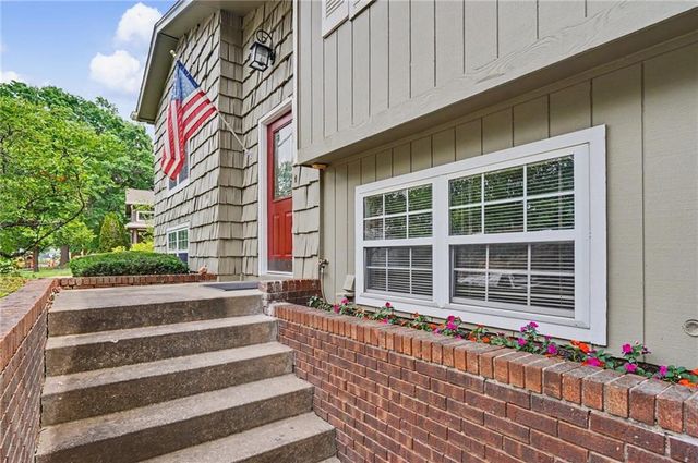 3011 Tomahawk Drive, Lawrence, KS 66049
