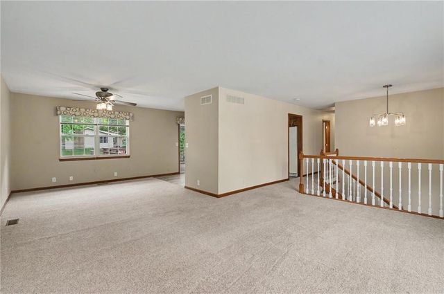 3011 Tomahawk Drive, Lawrence, KS 66049