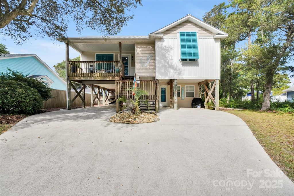 105 SE 37th Street, Oak Island, NC 28465