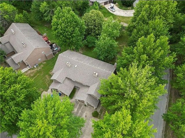 1330 NW Jefferson Court, Blue Springs, MO 64015