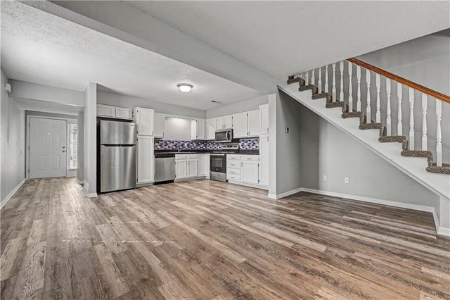 1330 NW Jefferson Court, Blue Springs, MO 64015