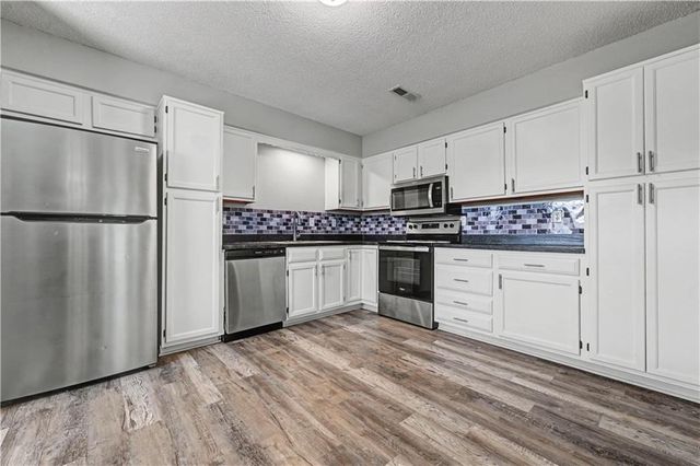 1330 NW Jefferson Court, Blue Springs, MO 64015