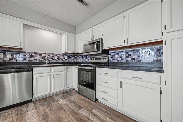 1330 NW Jefferson Court, Blue Springs, MO 64015