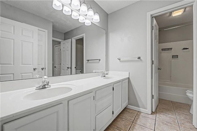 1330 NW Jefferson Court, Blue Springs, MO 64015