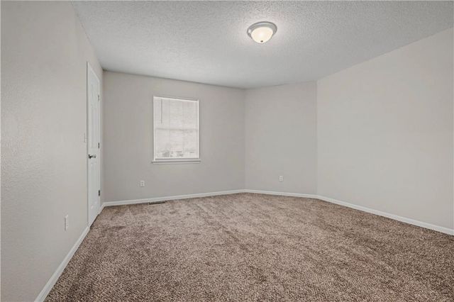 1330 NW Jefferson Court, Blue Springs, MO 64015