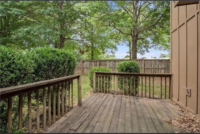 1330 NW Jefferson Court, Blue Springs, MO 64015