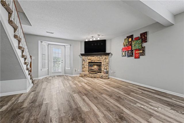 1330 NW Jefferson Court, Blue Springs, MO 64015