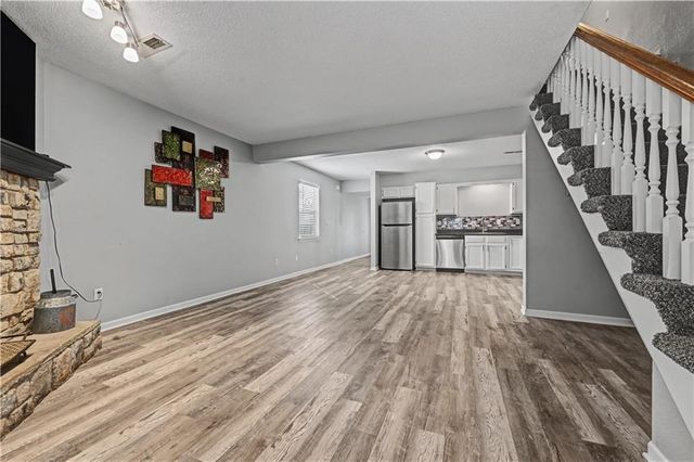 1330 NW Jefferson Court, Blue Springs, MO 64015