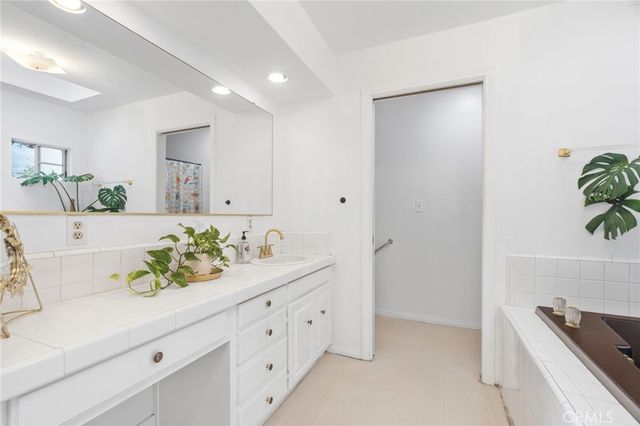 6834 Haywood Street, Tujunga, CA 91042