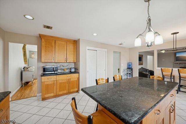 33 Continental Rd, Parsippany-troy Hills Twp., NJ 07950