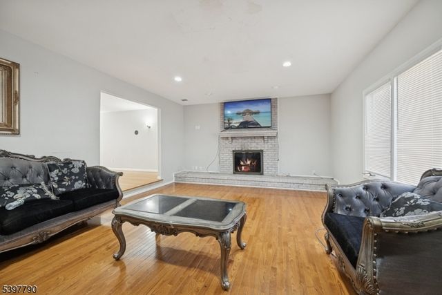 33 Continental Rd, Parsippany-troy Hills Twp., NJ 07950