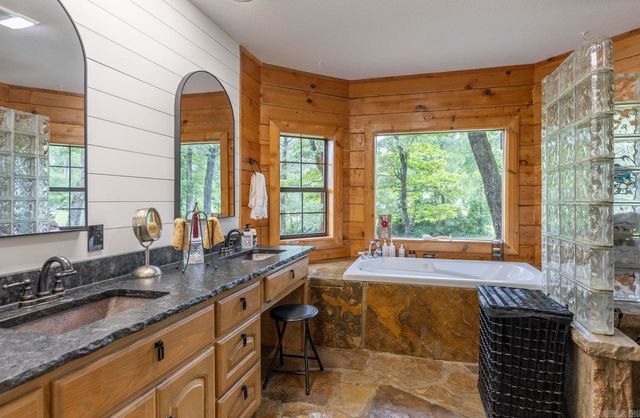 157 Austins Lane, Jessieville, AR 71949