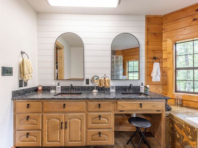 157 Austins Lane, Jessieville, AR 71949