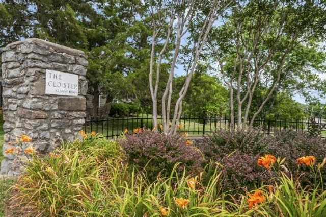 703 Mount Carmel Pl, Nashville, TN 37205