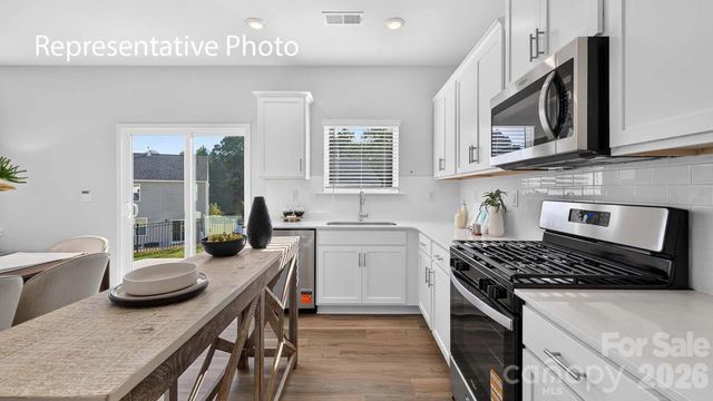 2137 10th Street SE, Hickory, NC 28602