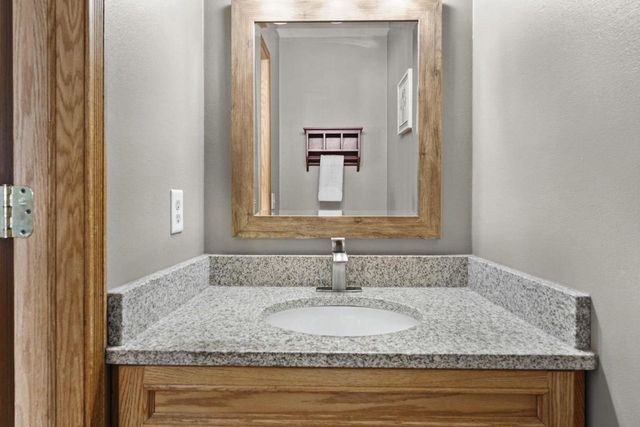 3334 Swinburne Drive, Mcfarland, WI 53558