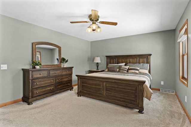 3334 Swinburne Drive, Mcfarland, WI 53558