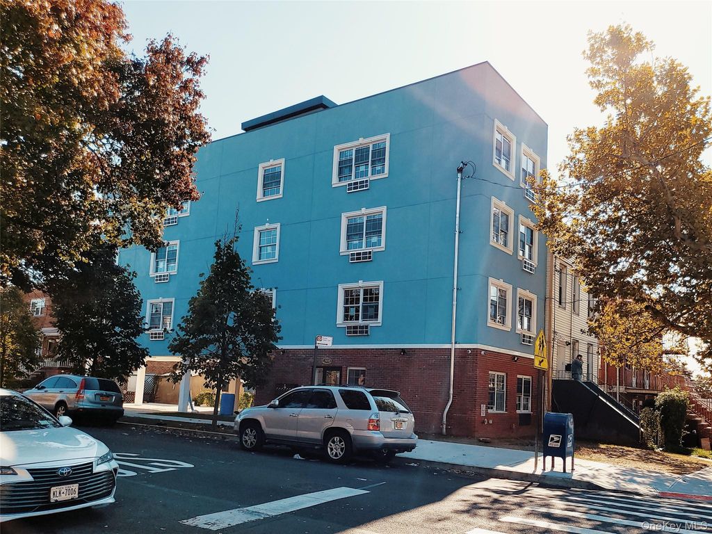 3550 Laconia Avenue, Bronx, NY 10469