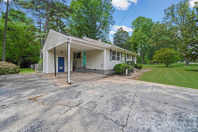 600 Mcadenville Road, Lowell, NC 28098