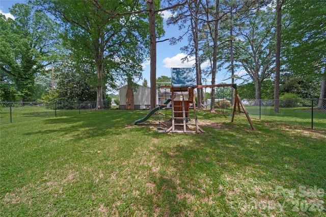 600 Mcadenville Road, Lowell, NC 28098