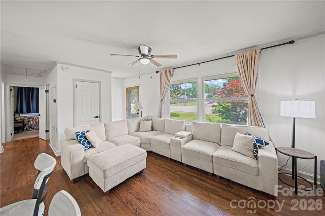 600 Mcadenville Road, Lowell, NC 28098