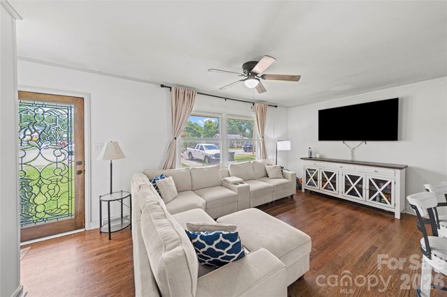 600 Mcadenville Road, Lowell, NC 28098
