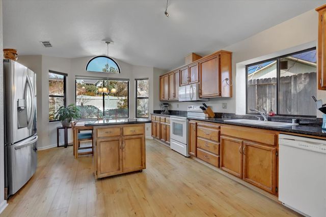 195 Cypress Hill Dr, Grass Valley, CA 95945