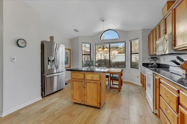 195 Cypress Hill Dr, Grass Valley, CA 95945